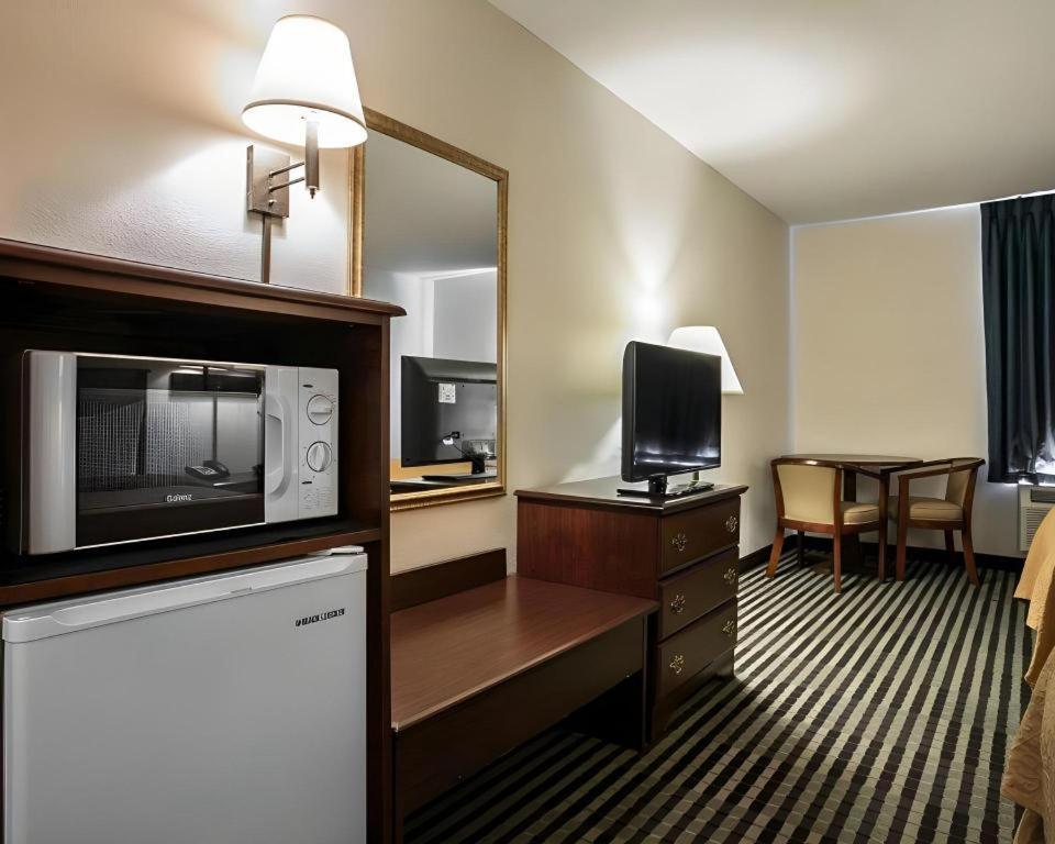 Quality Inn Columbia Airport West Columbia Buitenkant foto